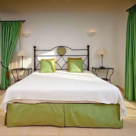 Carvoeiro Sleeps 8 Pool Air Con Wifi * Carvoeiro (Lagoa)